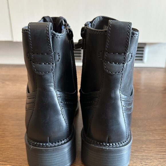 BNIB Clarks Black Maye Combat Leather Boots - Size 6 - Picture 3 of 8